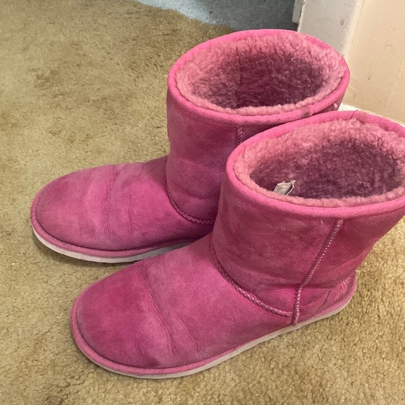 UGG Limited Edition Breast Cancer boots size 7💕 FINAL LISTING PRICE!!MUST GO!! - Picture 1 of 4